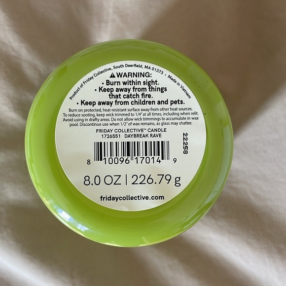 NEW Friday Collective Daybreak Rave 8oz 1-Wick Glass Candle in Green - Picture 5 of 8